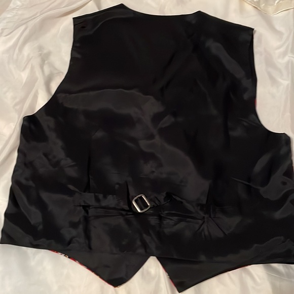 FSU Vest size XL for the Florida State sports fanatic. Ready for its new… - Picture 2 of 5